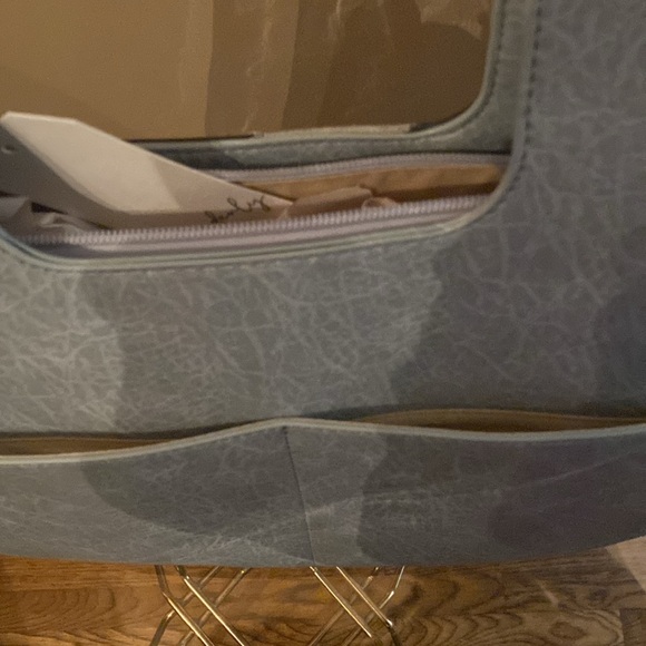 Tote - Picture 3 of 5